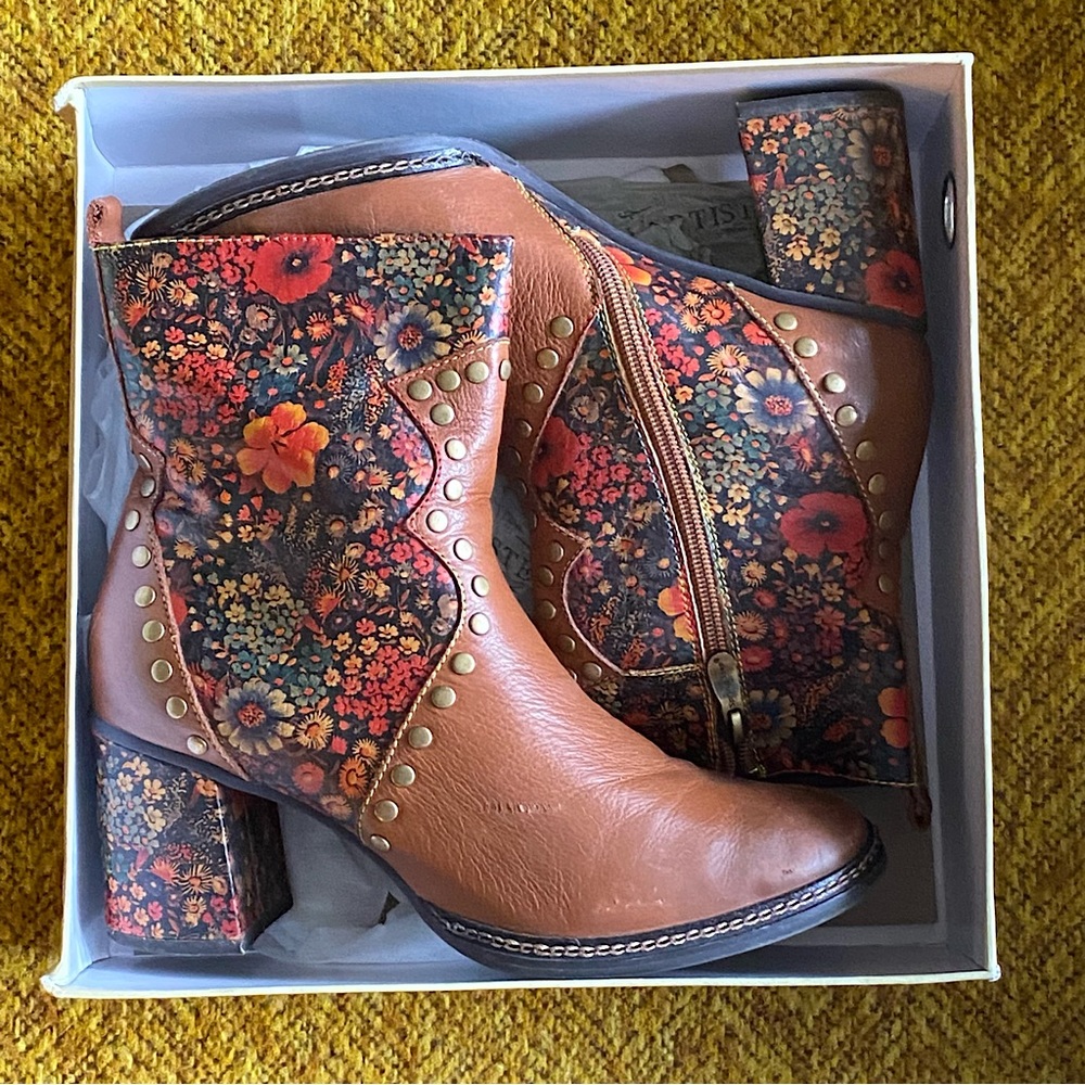 L'Artiste by Spring Step boho floral Booties Size 9 ⚡️